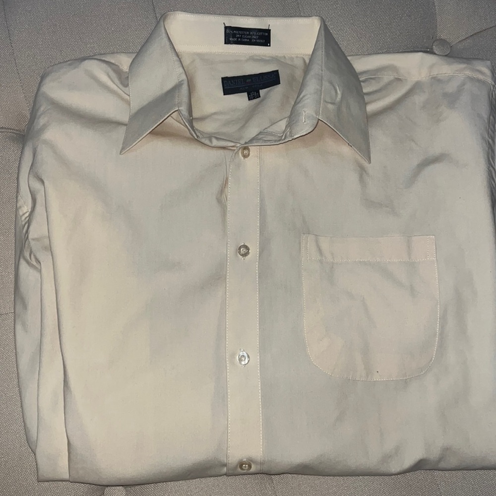 Daniel Ellissa dress shirt. It is designed in Italy. Men size  17 1/2 (36-37)